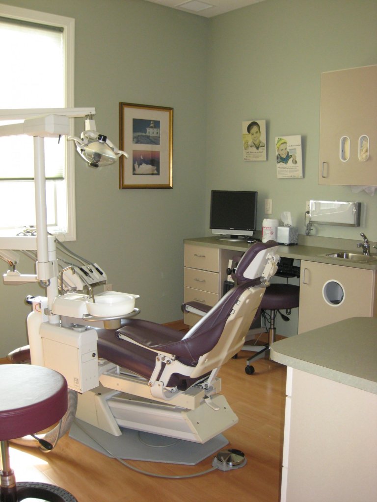 Modern dental treatment room equipped with advanced dental technology and patient chair